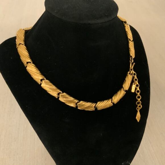 Vintage Monet Necklace - Picture 3 of 5